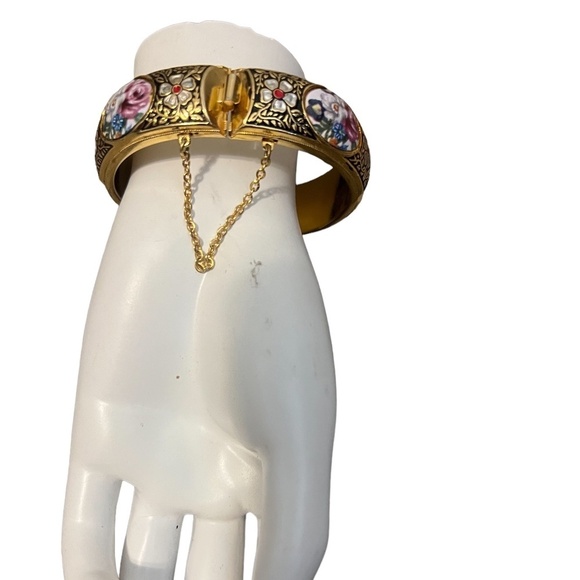 80s Floral Enamel Hinged Bangle Bracelet with a safety chain and black accents. - Picture 4 of 12